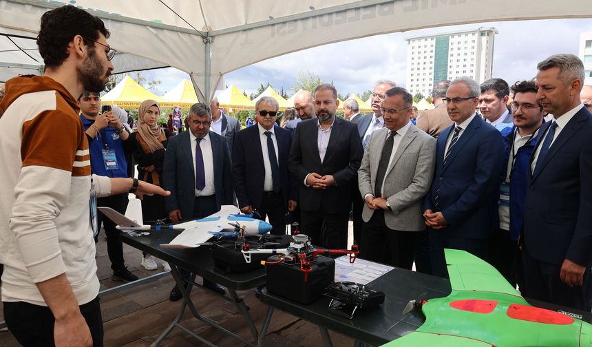 Gaziantep'te geleceği inşa edecek nesil bu alanda yetişiyor! Genç dehalar projeleriyle büyüledi