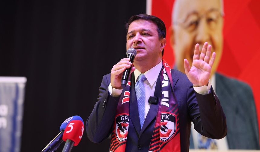 Gaziantep’te Saadet Partisine dikkat çeken katılımlar: Rozetleri Genel Başkan Arıkan taktı!