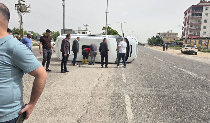 Gaziantep’te feci kaza! Okul servisi yan yattı! Yaralılar var…