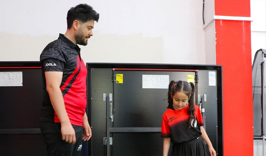 Gaziantep'te babasının izinde ay-yıldızlı formaya koşuyor