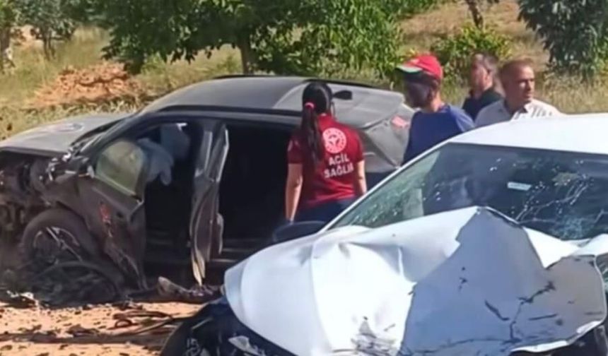 Gaziantep'te feci kaza : 2 Otomobil çarpıştı, 5 yaralı!