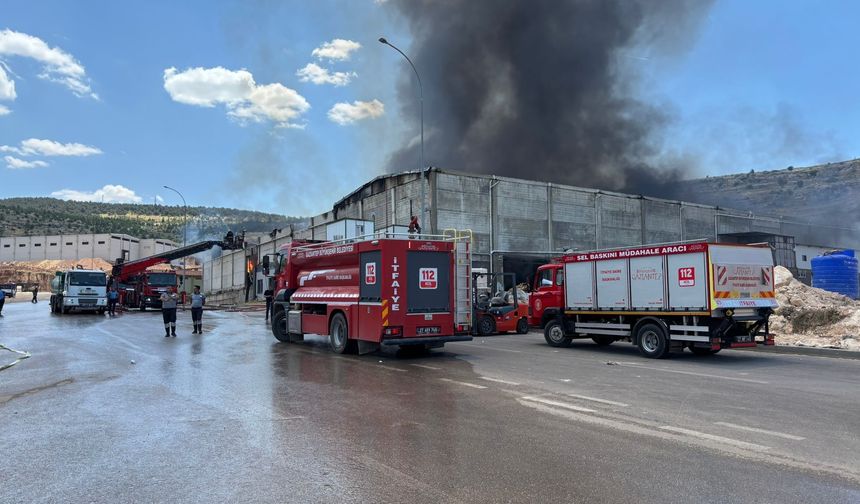 Gaziantep'te fabrika yangını kontrol altına alındı!