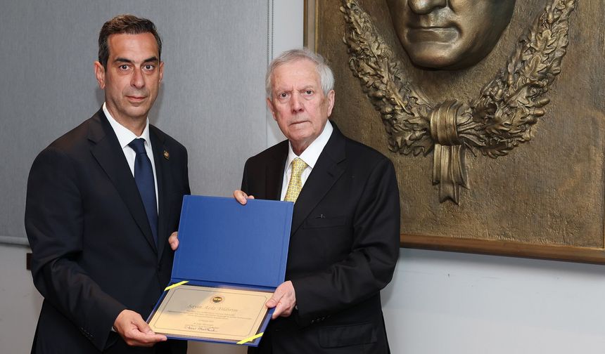 Fenerbahçe'de yeni dönem resmen başladı! Aziz Yıldırım mazbatasını aldı