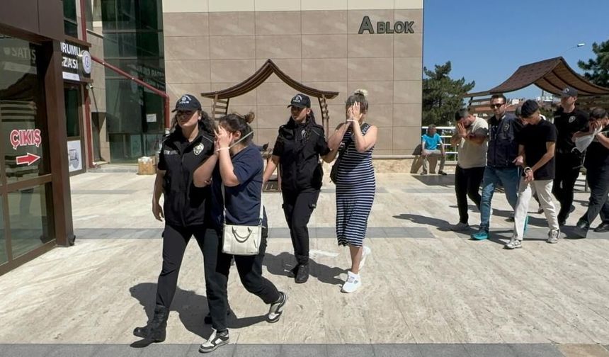 Gaziantep’te faizsiz kredi tuzağıyla 120 milyon liralık vurgun! Çok sayıda şüpheli gözaltına alındı