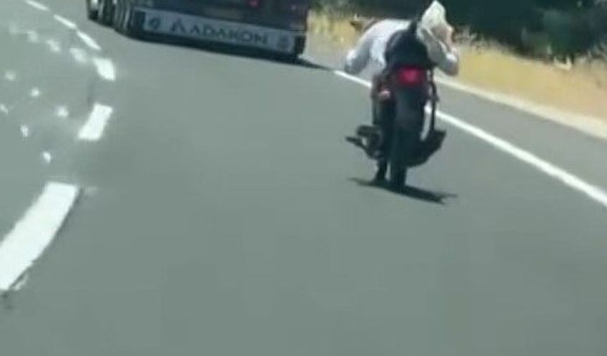 Gaziantep'te yoğun trafikte tehlikeli motosiklet yolculuğu! O anlar kamerada…