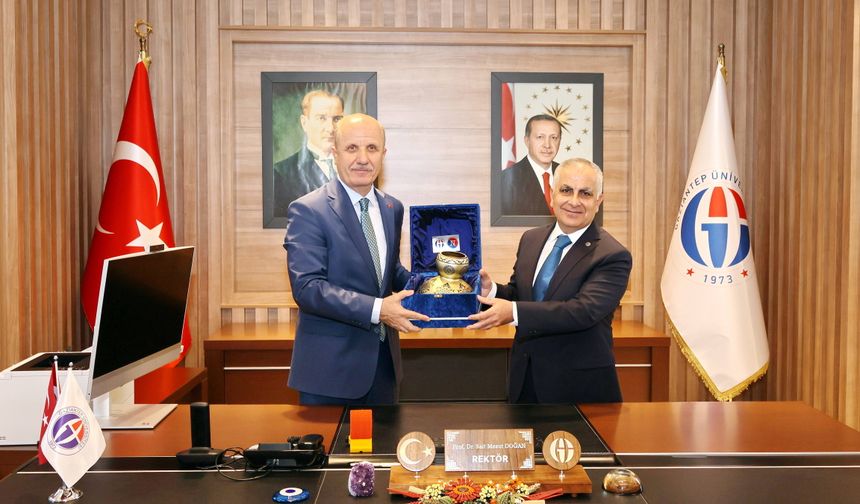 GAÜN’de kritik ziyaret! Rektör Doğan, YÖK Başkanı Özvar’ı ağırladı