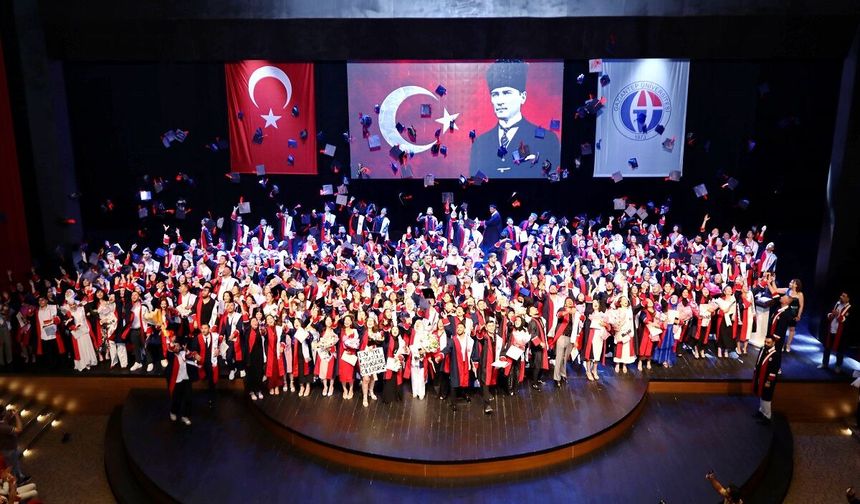 Oğuzeli MYO'da mezuniyet heyecanı
