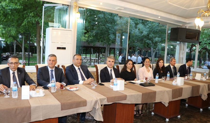 Gaziantep Adliyesi’nde veda programı! Görev yeri değişen hakim ve savcılar uğurlandı…