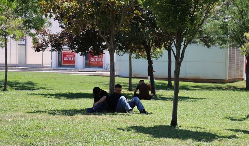 Gaziantep'te sıcak hava etkisini sürdürüyor