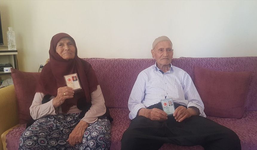 Gaziantep'te yaşayan asırlık çift uzun ömrü doğal beslenmeye bağlıyor