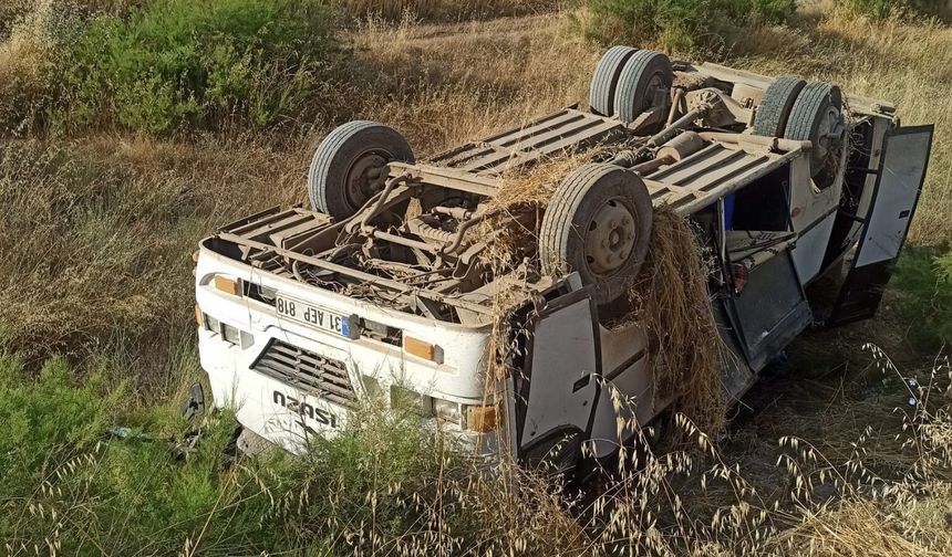 Feci kaza! Tarım işçilerini taşıyan midibüs tarlaya uçtu! Çok sayıda yaralı var…