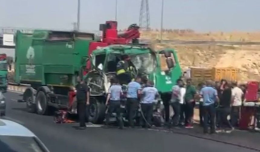 Gaziantep'te çöp kamyonu tıra arkadan çarptı: 1 Ağır yaralı