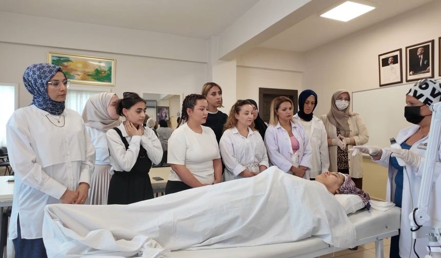 Gaziantep’te güzellik kurslarına yoğun ilgi! Mesleki teknikler hakkında eğitimler veriliyor…