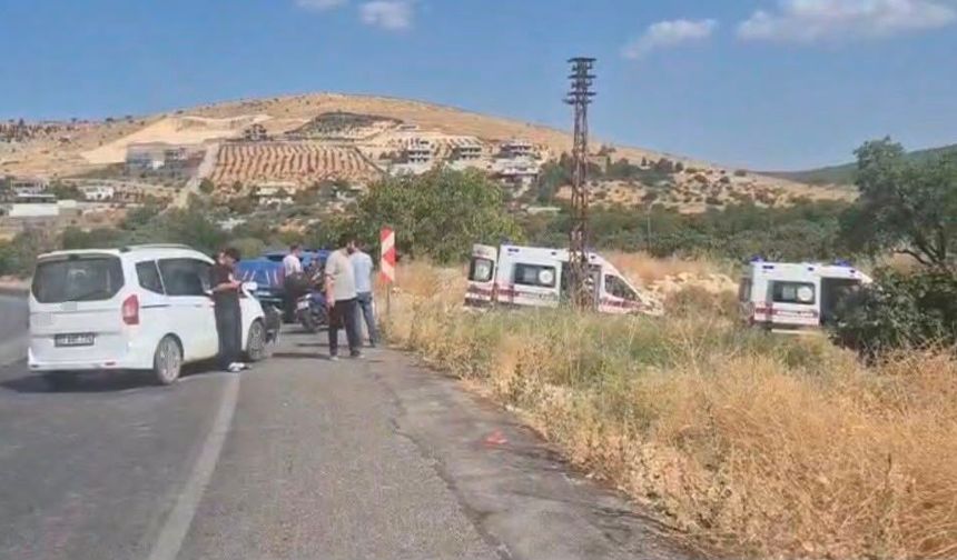 Gaziantep'te feci kaza! Hafif ticari araç ile otomobil çarpıştı! 3 kişi hastaneye kaldırıldı