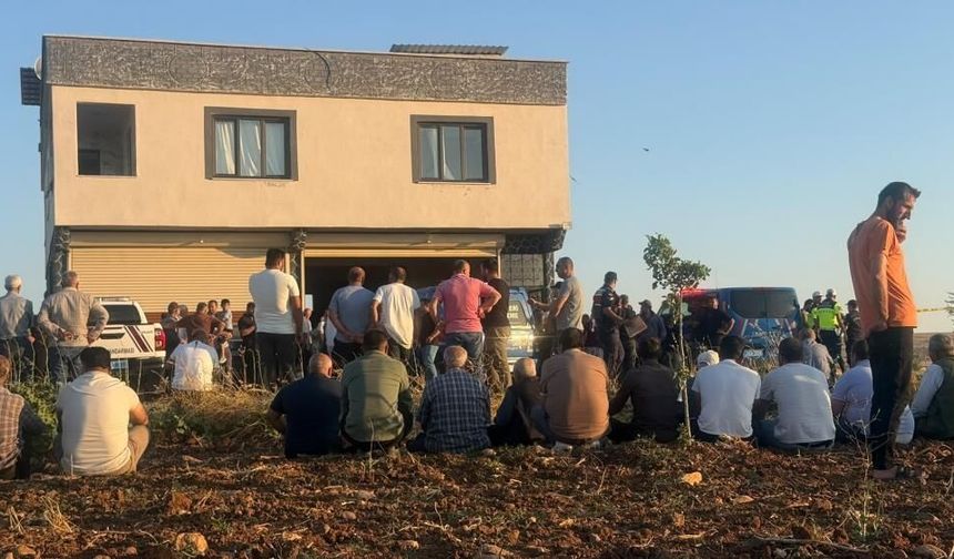Gaziantep'te facia! Evin önünde oturanlara otomobil çarptı: Ölü ve yaralılar var!