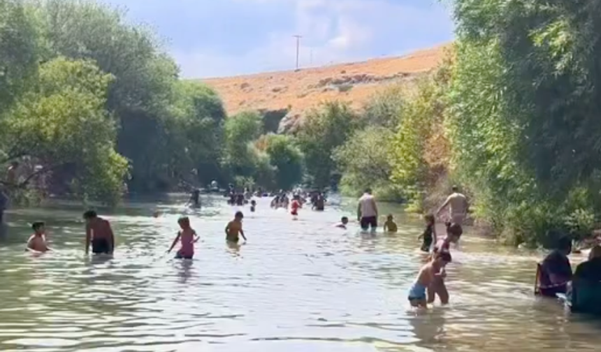 Gaziantep’te sıcaktan bulanan vatandaşlar soluğu derede aldı (VİDEOHABER)