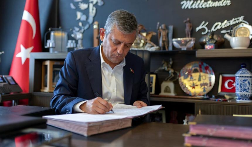 Özgür Özel, CHP’den resmen ayrıldı! Yeni Parti için start verildi…