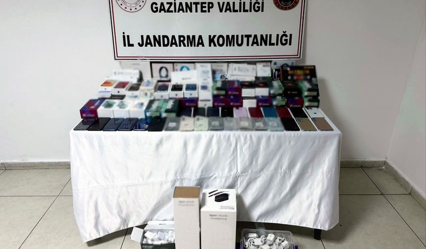 Gaziantep’te iş yerine şok baskın! 1,5 milyon TL’lik kaçak ürün ele geçirildi