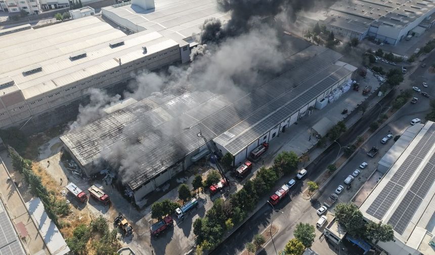 Gaziantep'te tekstil fabrikasında yangın! Ekiplerin müdahalesi dron ile görüntülendi