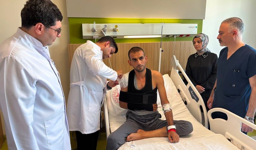 Gaziantep’te omuzdaki kıkırdak hasarı dizden alınan sağlıklı kıkırdak ve kemik dokusuyla onarıldı