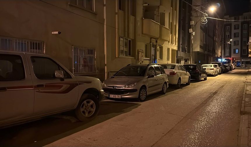 Gece yarısı çalmaya başlayan araç kornası mahalleliyi ayağa kaldırdı