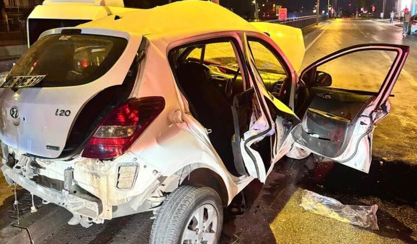 Feci kaza! Makas atan otomobil refüje çarptı: 17 yaşındaki sürücü hayatını kaybetti