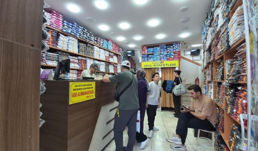 Okul kıyafetlerinde yeni dönem! Armasız öğrenci kalmayacak…
