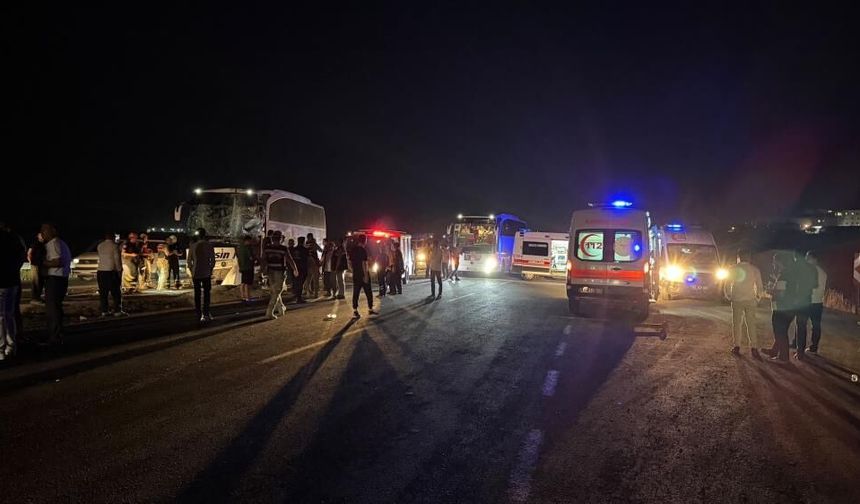 Yolcu otobüsleri çarpıştı: 13 yaralı