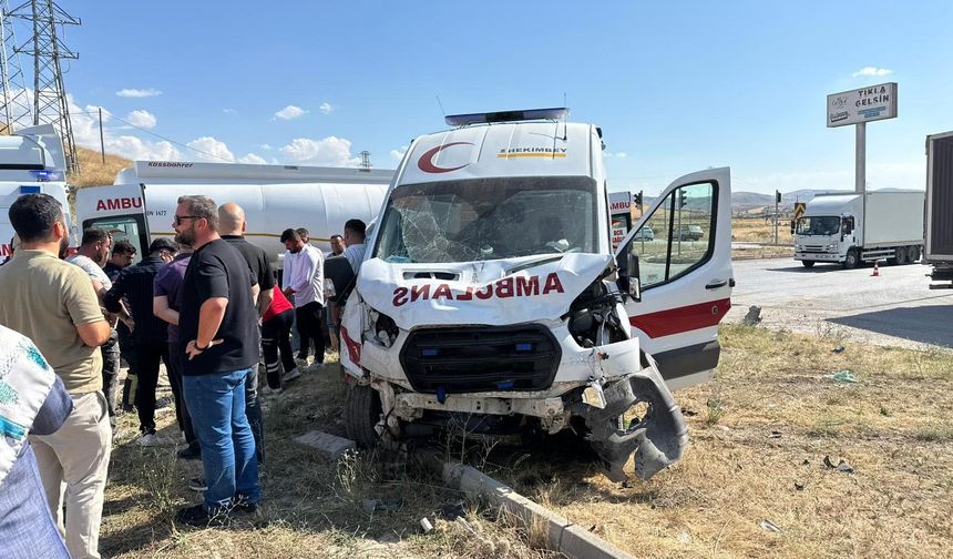 Çorum'da yürekleri ağza getiren kaza! Yaralılar var