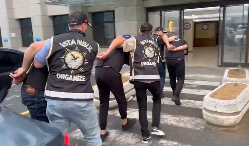 Silah sevkiyatına operasyon! Kıskıvrak yakalandılar: 120 tabanca ele geçirildi