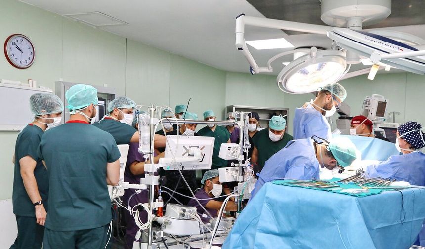 Yerli kalp-akciğer makinesiyle Gaziantep Üniversitesi’nde yapılan ameliyatlar başarıyla tamamlandı