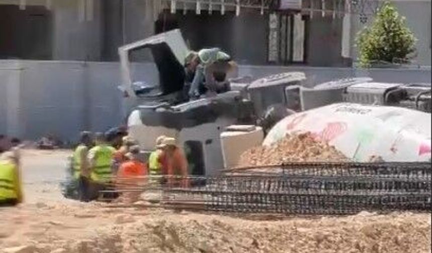 Gaziantep’te inşaat sahasında şok olay! Beton mikseri devrildi…