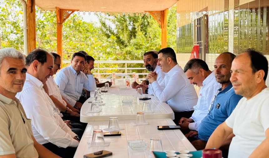 AK Parti Gaziantep Milletvekili Bozgeyik vatandaşlarla bir arada