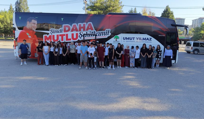 Umut Yılmaz’dan Gaziantepli gençlere karne hediyesi…