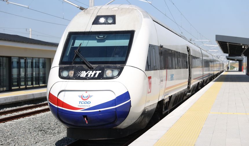 Türkiye'nin 170 yıllık demir yolu yeni yatırımlarla geleceğe taşınıyor