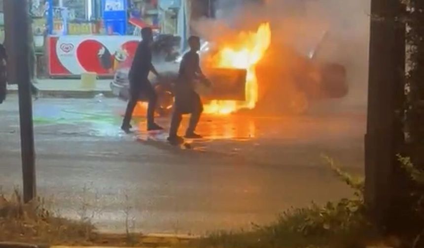 Gaziantep'te korkutan araç yangını! İtfaiye ekiplerinden anında müdahale…