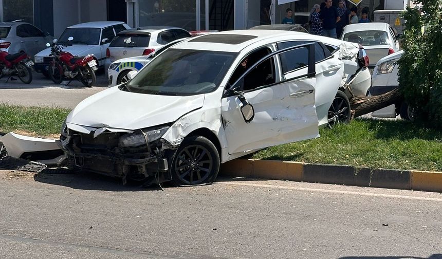 Gaziantep'te otomobil ile beton mikseri çarpıştı: Yaralılar var