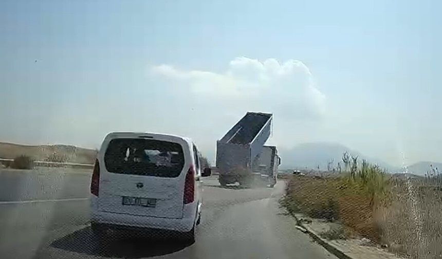 Açık kalan dorse faciaya neden oluyordu! İşte o anlar