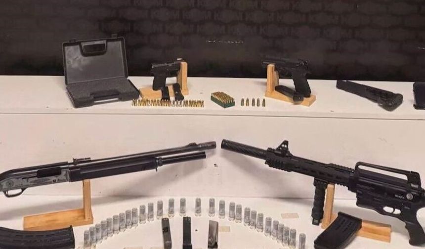 Silah tacirine operasyonla yakalandı! Evden resmen cephanelik çıktı…