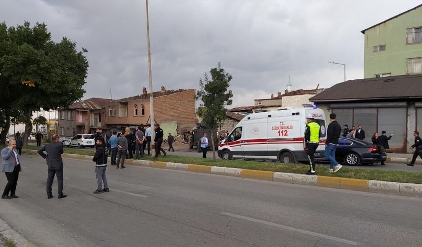 Husumetli iki aile birbirine ateş açtı! 1'i polis 12 yaralı…