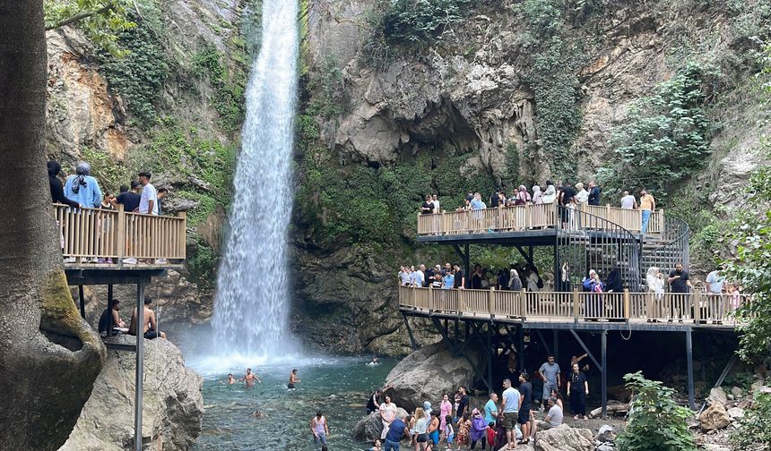 Gaziantepliler, Osmaniye’deki doğa harikasına akın ediyor