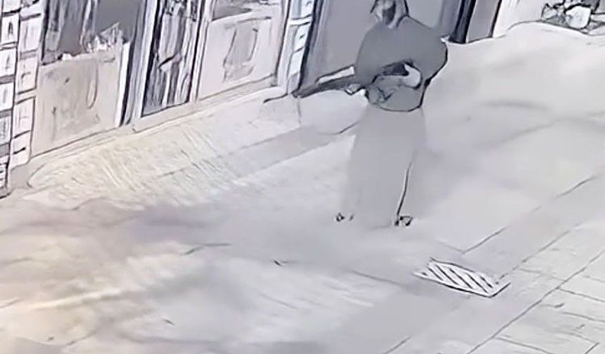 Magandalıkta çığır açtılar! Etek giyip iş yeri kurşunladılar