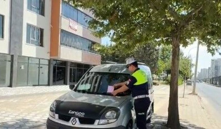 Gaziantep’te kaldırıma park eden yandı! Sıkı denetim