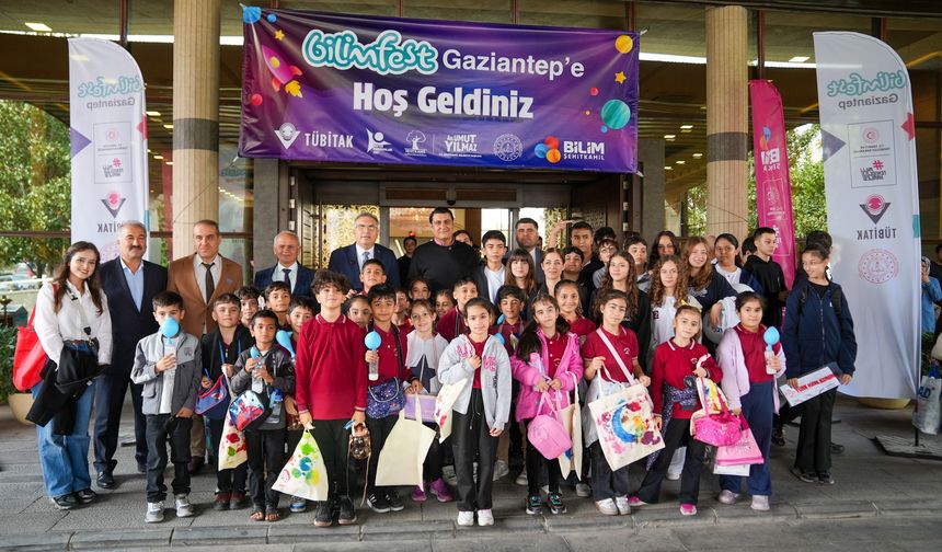 Gaziantep'te on binlerce öğrenci Bilim Şenliği'nde buluştu