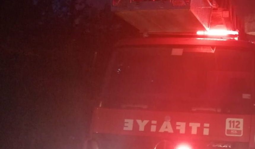 Gaziantep’te korkutan market deposu yangını!