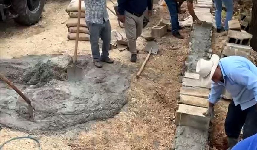 Gaziantep'te mezarlığın bakım ve onarımını imece usulüyle yaptı!
