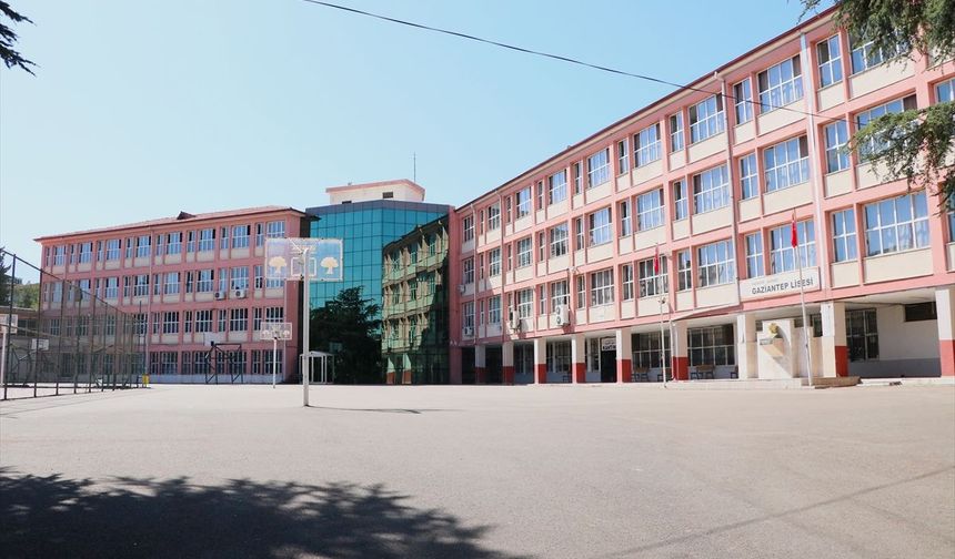 İlk ders zilinin 1911'de çaldığı Gaziantep Lisesinde nesiller yetişiyor