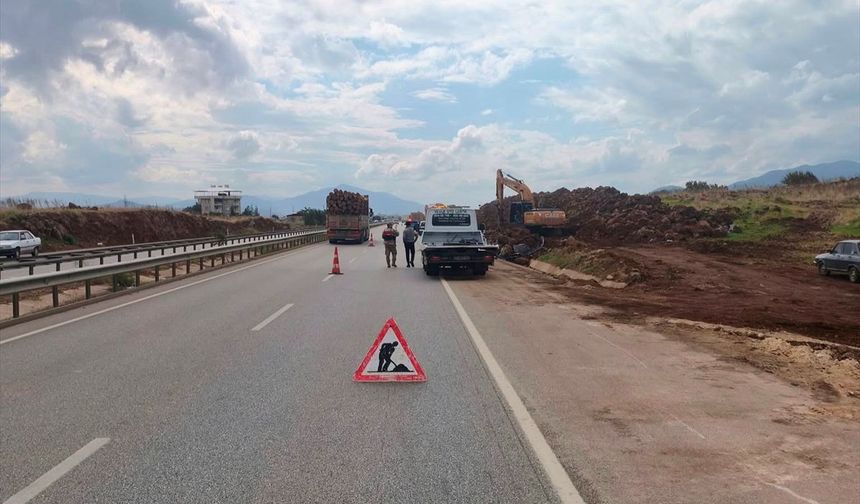 Gaziantep‘te otomobil bariyere çarptı! Sürücü yaralandı