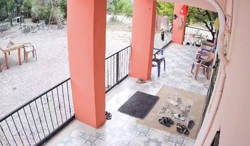 Peş peşe depremler: 5,2’lik deprem güvenlik kamerasına yansıdı!