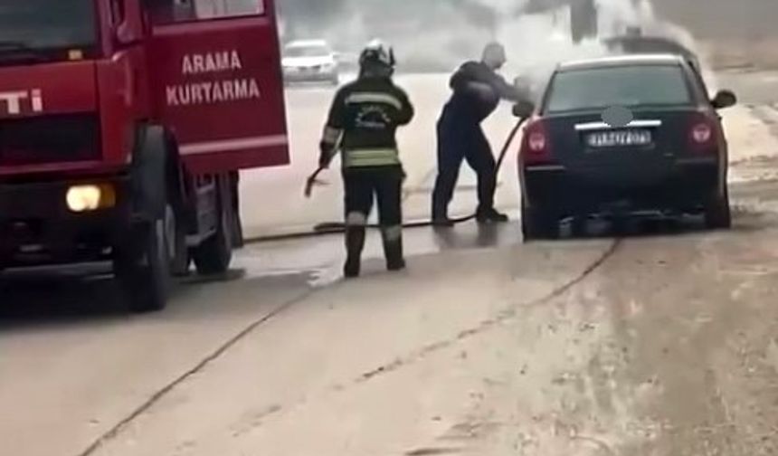 Gaziantep'te seyir halindeki araçta korku dolu anlar! Bir anda dumanlar yükseldi